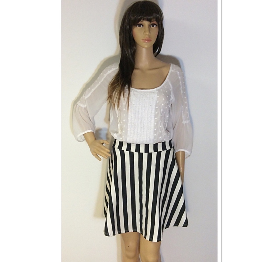 ADORABLE NAVY & WHITE SKIRT